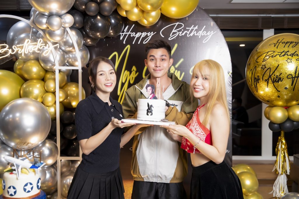 Ngô Kiến Huy được Sam tổ chức sinh nhật bất ngờ, Jun Phạm và Khả Như cũng đặc biệt góp mặt - ảnh 3