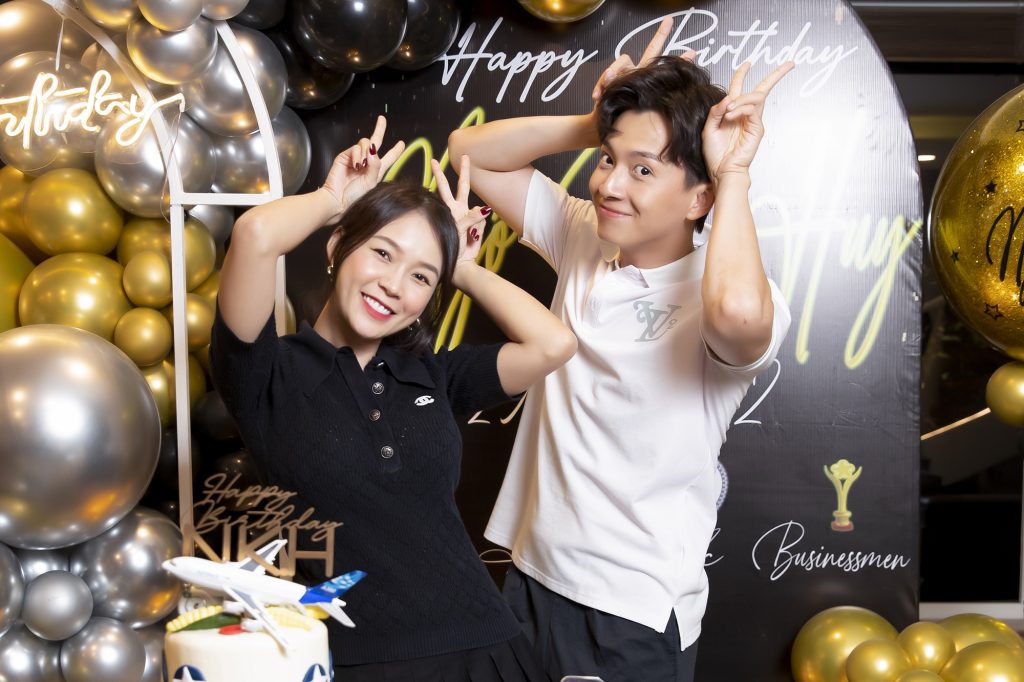 Ngô Kiến Huy được Sam tổ chức sinh nhật bất ngờ, Jun Phạm và Khả Như cũng đặc biệt góp mặt - ảnh 10